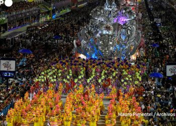 Alcalde de Rio prevé celebrar el carnaval en 2022 sin restricciones