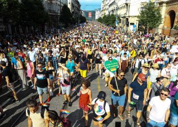 Desfile multitudinario en la marcha del Orgullo en Budapest