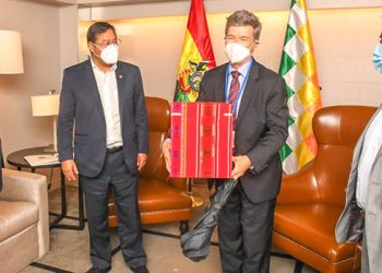 Arce se reunió con el economista Jeffrey Sachs, uno de los artífices del 21060