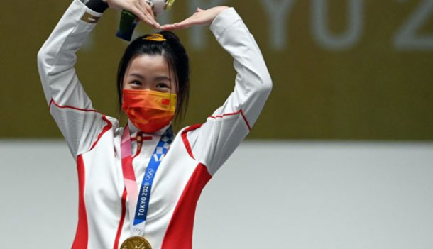 La tiradora china Qian Yang consigue en carabina 10 m el primer oro de Tokio-2020