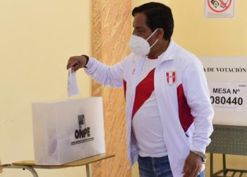 Un millón de peruanos votan desde Chile hasta Japón para elegir a un nuevo presidente