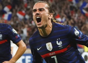 Griezmann y Benzema se divierten contra Finlandia, Francia vuelve a sonreír