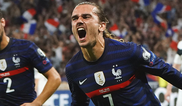 Griezmann y Benzema se divierten contra Finlandia, Francia vuelve a sonreír