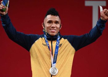 Luis Mosquera da plata a Colombia en levantamiento de pesas en Tokio-2020