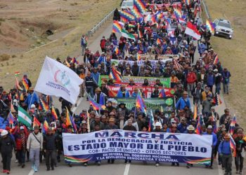 Arias anuncia recibimiento con banderas blancas, pero pide garantías ante llegada de la marcha del oficialismo