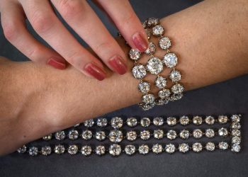 Dos brazaletes de Maria Antonieta vendidos en Suiza por más de $us 8 millones