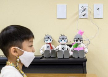 Seúl prueba unos robots como asistentes en las guarderías