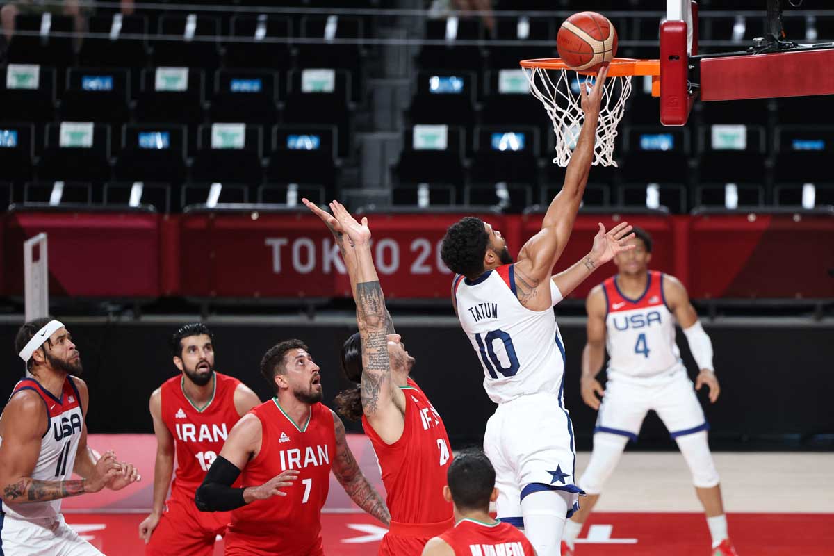 Estados Unidos se pasea ante Irán y endereza su rumbo en el básquetbol olímpico
