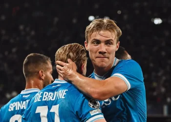 Napoli doblega al Sporting de Portugal gracias a Højlund-De Bruyne