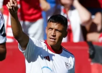 Barcelona se desmorona en Sevilla y el Real Madrid es el nuevo líder
