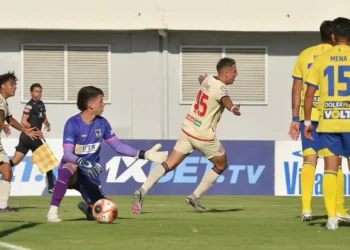 Un práctico y eficaz FC Universitario golea 3-0 a ABB