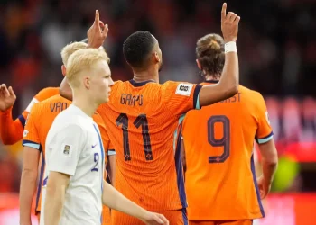 Países Bajos vence 4-0 a Finlandia y sigue hacia el Mundial