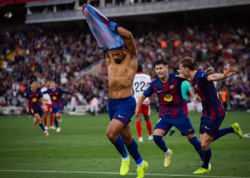 Ronald Araújo da el triunfo ‘in extremis’ al Barça ante el Girona