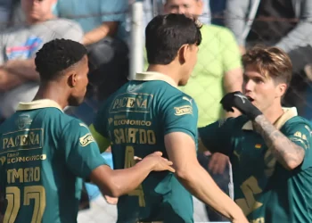 Bolívar vence 1-2 a Blooming en un partido desvirtuado