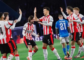 El PSV logra primera victoria en Champions con goleada 6-2 al Napoli