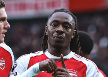 Arsenal es más líder de la Premier