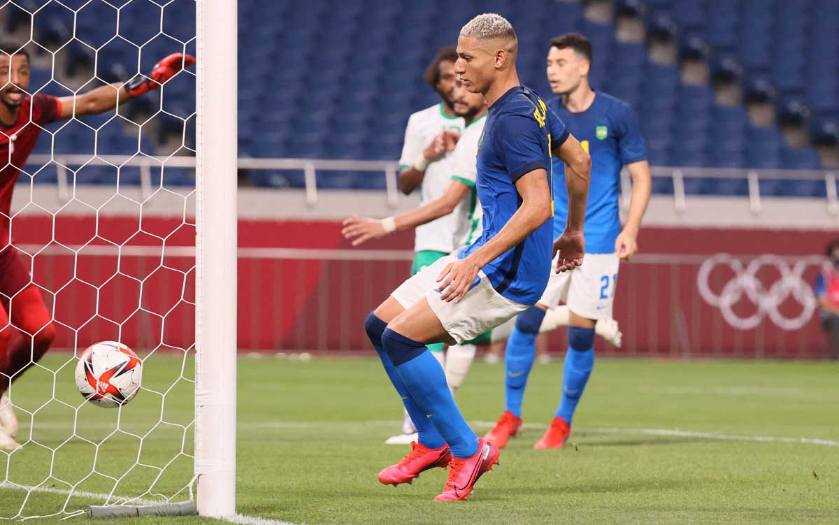 Fútbol olímpico: Richarlison lleva a Brasil a cuartos como primera de la llave D