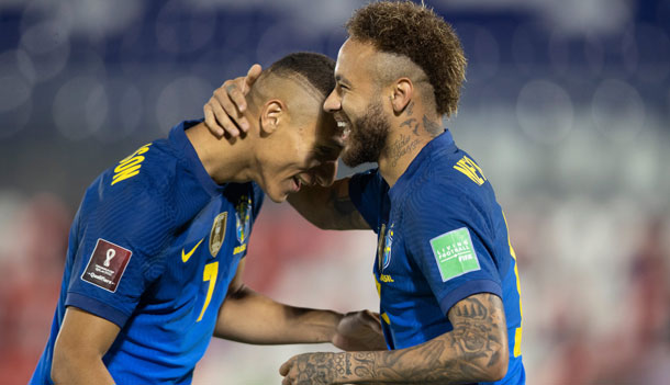 Con un Neymar iluminado, Brasil vence 2-0 a Paraguay y sigue su marcha perfecta