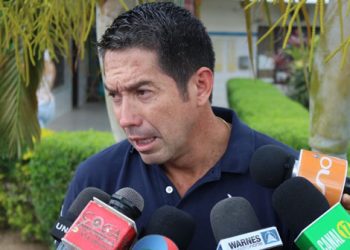Mario Cronembold deja de ser embajador en Paraguay tras polémica desatada por un video