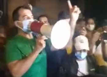Cercan edificio del Comité pro Santa Cruz y exigen la renuncia de Calvo por suspender el paro