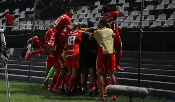 Inter de Brasil vence 1-0 al Olimpia en el apretado Grupo B de Libertadores