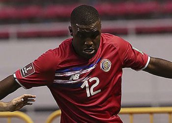 Costa Rica lo da vuelta y vence a El Salvador por eliminatoria de Concacaf