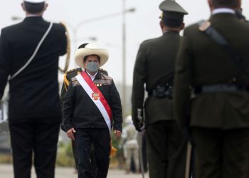Castillo asume mando militar y llama a la unidad de los peruanos