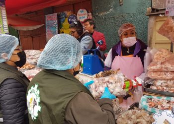 Los comerciantes tienen el compromiso de no incrementar el precio de pescado y mariscos. Foto: Pedro Luna