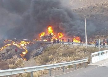 Camión cisterna explota en la carretera entre Potosí y Villazón