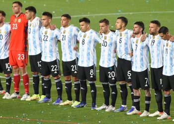 Argentina clasifica a Qatar-2022 al empatar con Brasil y favorecido por derrota de Chile