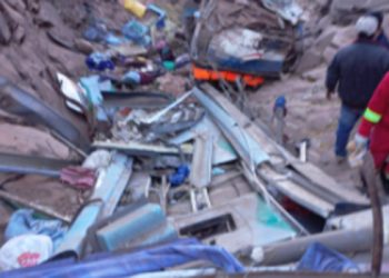Al menos 34 muertos deja despeñamiento de un bus en Chuquisaca