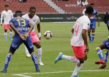 Ecuador mantiene prohibición de ingreso de público a los estadios