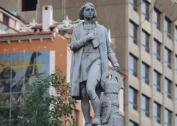 El exministro Llorenti sugiere ‘desmontar’ las estatuas de Colón y Alonzo de Mendoza