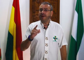 Calvo llama ‘cuervos’ a los que apoyan el ‘wiphalazo’ y dice que ‘un trapo no nos representa’