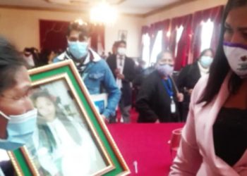 Comisión legislativa recibe denuncias de retardación de justicia en casos de feminicidio en Oruro