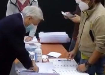 Los chilenos empiezan a elegir a los redactores de su nueva Constitución