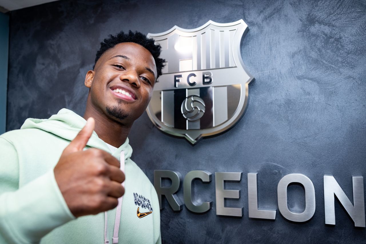 Ansu Fati renueva con el Barcelona hasta 2027