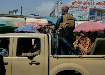 Pocas mujeres y mucho recelo en las calles de Kabul