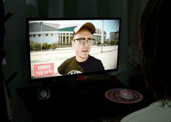Una legión de youtubers extranjeros defiende a China en las redes
