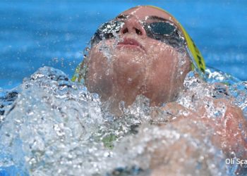 Kaylee McKeown gana el oro olímpico en homenaje a su padre