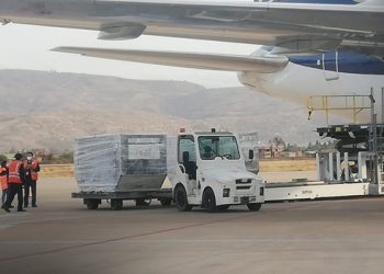 Llegan a Bolivia 500.000 vacunas Sinopharm y prevén para agosto seis vuelos para traer más dosis
