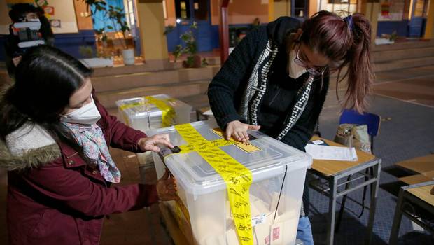 Más de 20% del electorado en Chile vota en primera jornada para cambiar Constitución