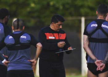 Omar Asad con un pie fuera de Always Ready y suena Alberto Illanes