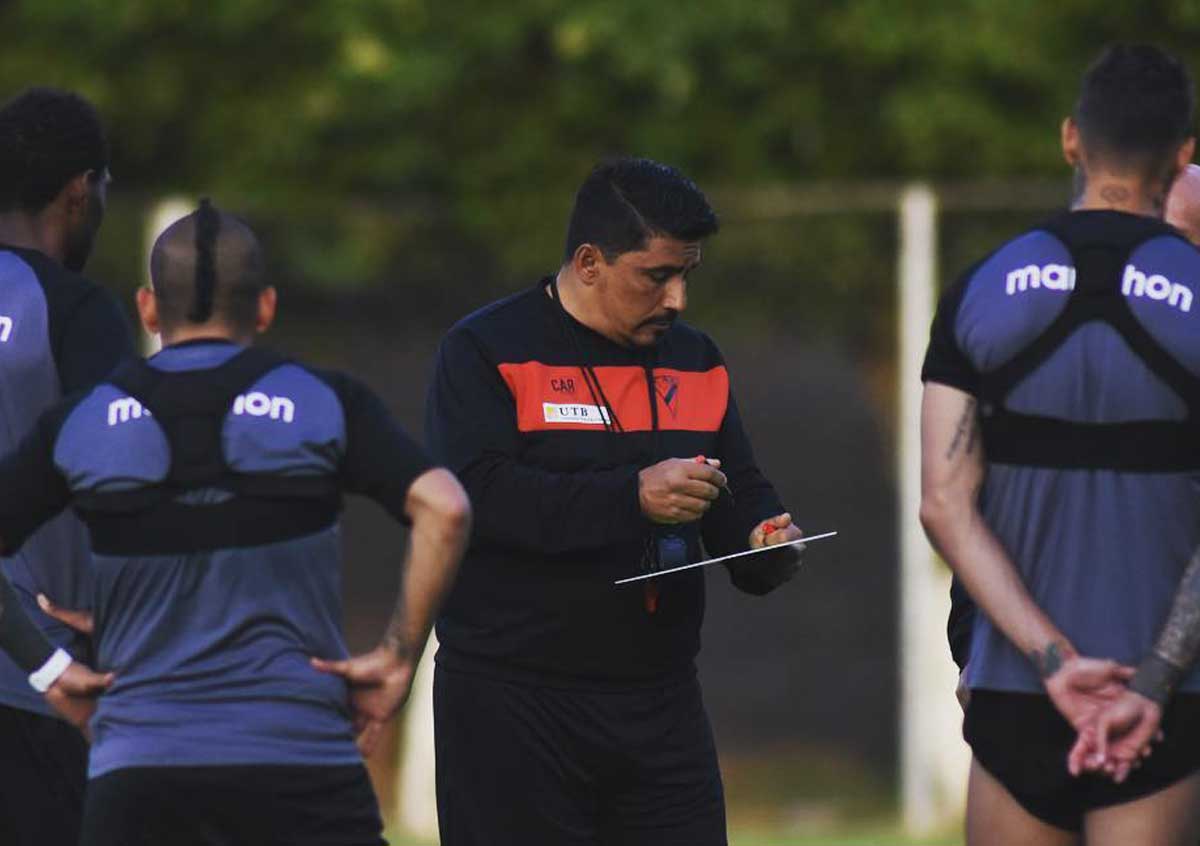 Omar Asad con un pie fuera de Always Ready y suena Alberto Illanes
