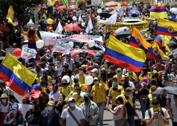 Protestas en Colombia antes de nuevos diálogos para superar crisis