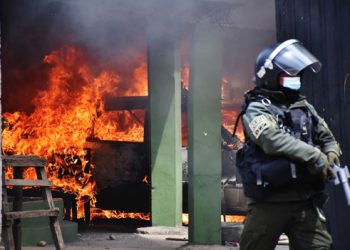 Conflicto cocalero deja cinco vehículos e infraestructura policial quemada, diálogo en duda