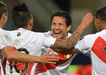 Con Guerrero y Lapadula, Perú entrena para duelo con Chile