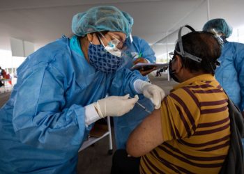 Perú amplía vacunación contra COVID-19 e incluye a personas vulnerables