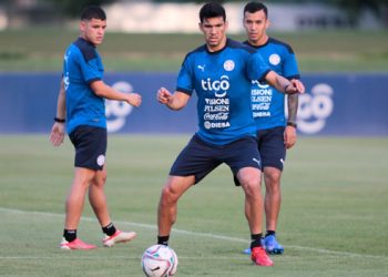 Paraguay va por una victoria ante Argentina de Messi, anuncia Berizzo