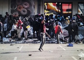 Sudáfrica acumula 72 muertos al propagarse ola de violencia y saqueos